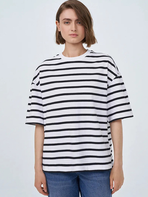 Смотреть модные образы с валберриз с Футболка (артикул 459461810)