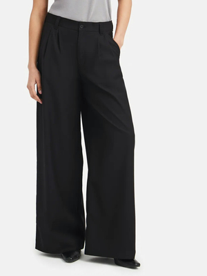 Смотреть модные образы с валберриз с Брюки (артикул 386850131)