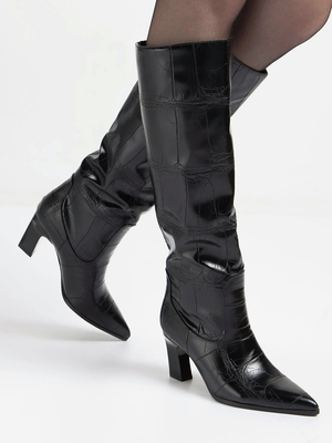 Смотреть модные образы с валберриз с Сапоги (артикул 440745725)