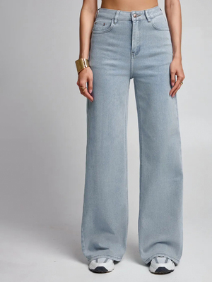 Смотреть модные образы с валберриз с Джинсы (артикул 329899341)