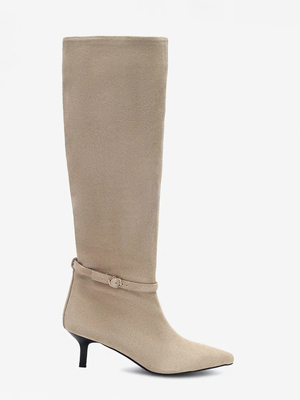 Смотреть модные образы с валберриз с Сапоги (артикул 418743961)