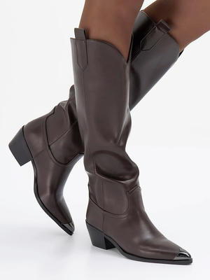 Смотреть модные образы с валберриз с Сапоги (артикул 446935079)