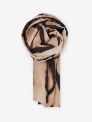 Смотреть модные образы с валберриз с Шарф (артикул 489264827)