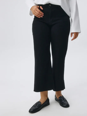 Смотреть модные образы с валберриз с Джинсы (артикул 466443578)