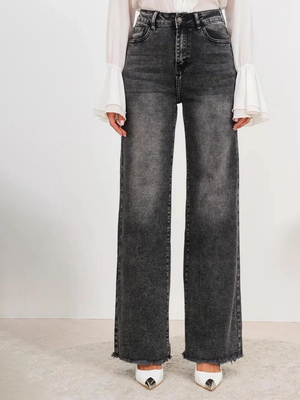 Смотреть модные образы с валберриз с Джинсы (артикул 479924722)