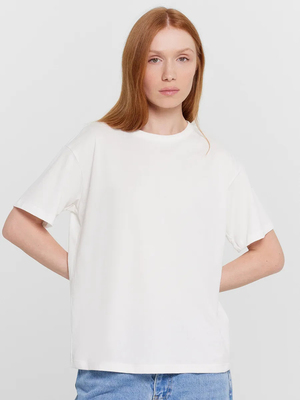 Смотреть модные образы с валберриз с Футболка (артикул 348498384)