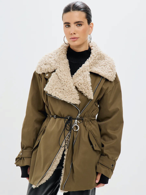 Смотреть модные образы с валберриз с Куртка (артикул 478129002)