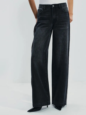 Смотреть модные образы с валберриз с Джинсы (артикул 555123177)