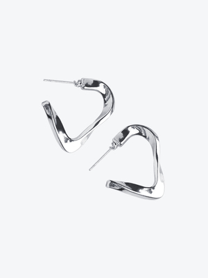 Смотреть модные образы с валберриз с Серьги (артикул 111692501)