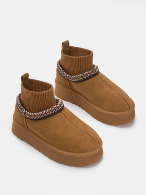 Смотреть модные образы с валберриз с Угги (артикул 413504702)