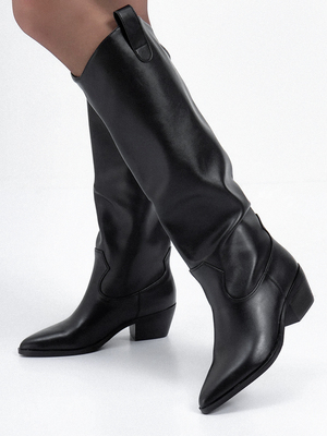 Смотреть модные образы с валберриз с Сапоги (артикул 673435042)