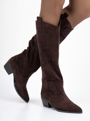 Смотреть модные образы с валберриз с Сапоги (артикул 673435041)