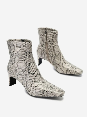 Смотреть модные образы с валберриз с Ботильоны (артикул 529883958)