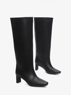 Смотреть модные образы с валберриз с Сапоги (артикул 692917772)