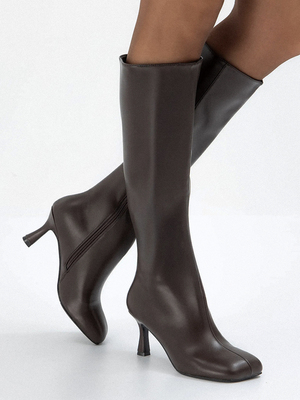 Смотреть модные образы с валберриз с Сапоги (артикул 498679879)