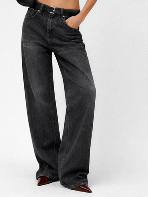 Смотреть модные образы с валберриз с Джинсы (артикул 480895478)