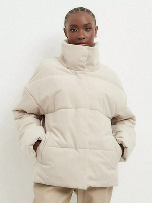 Смотреть модные образы с валберриз с Куртка (артикул 61721984)