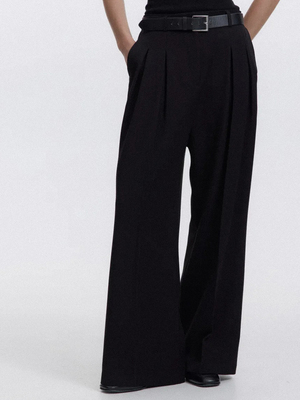 Смотреть модные образы с валберриз с Брюки (артикул 526407160)