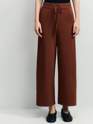 Смотреть модные образы с валберриз с Брюки (артикул 831768120)