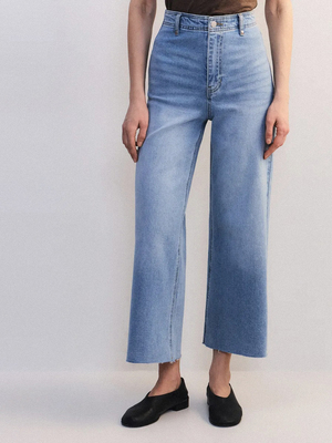 Смотреть модные образы с валберриз с Джинсы (артикул 868843945)